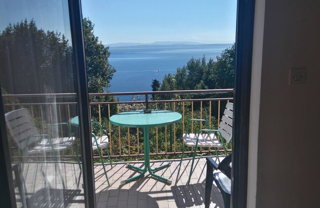 Apartamento de cuatro habitaciones con terraza y vista al mar Icici, Opatija (A-7763-b)