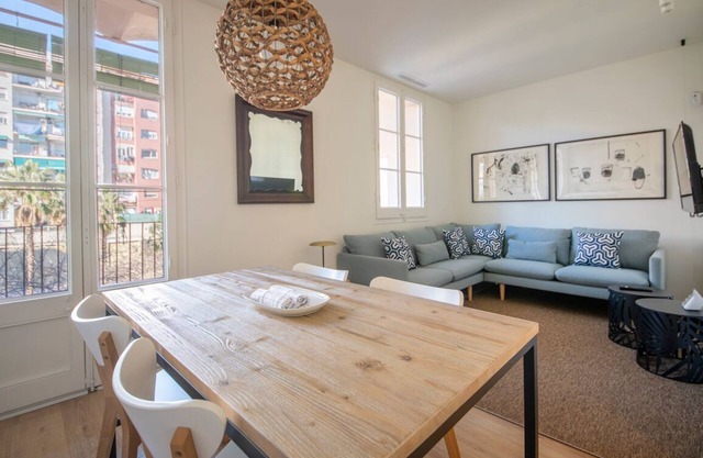 Four bedroom new apartment in Diputació