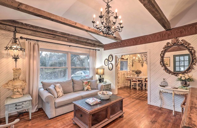 'Foxglove Cottage' in Walkable West Asheville