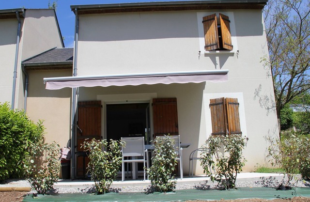 Casa 3 habitaciones, dúplex, entresuelo. 6 personas con 2 habitaciones, 2 baños