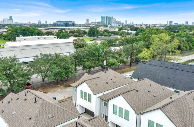 Heart of Houston Retreat Family Townhome by Museums & Parks