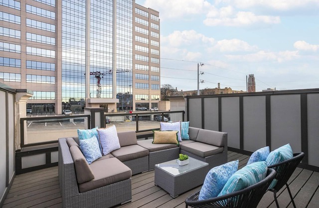 ¡OFERTA ESPECIAL! # 4 de 6 casas JUNTAS! Lujo en ubicación privilegiada con terraza en la azotea!