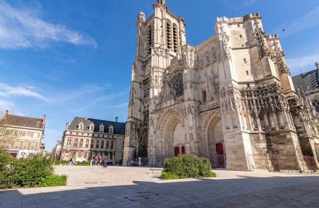 Free parking - Family-friendly - Cathedral view - Wifi