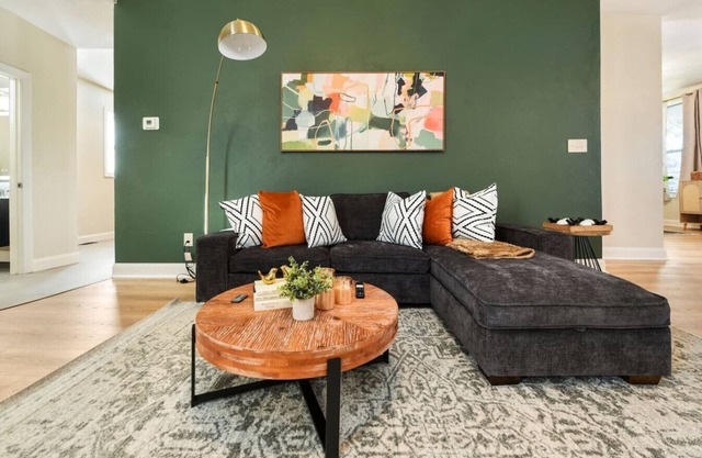 Games+Netflix+BBQ+FREE Parking Near Bakery Square