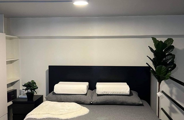 FREE Parking, Rental Car, 15 min to Airport, Renovated in Gated Community