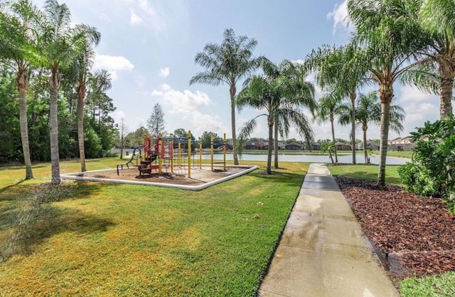 ¡Casa de 4 camas con piscina, ubicada en Seasons Blvd cerca de Disney!