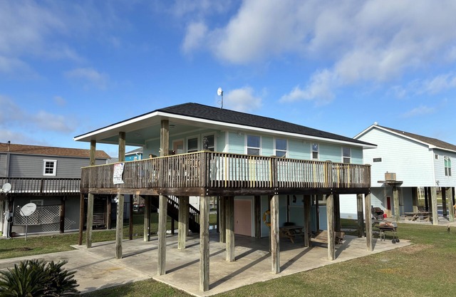 Free to Beach!! Cozy Crystal Beach Getaway – Steps from the Beach!!!