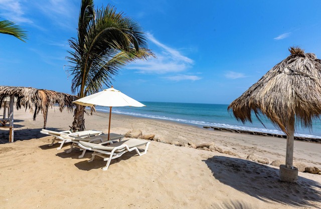 Frente al mar, lujoso apartamento. vista espectacular. Playa Las Pocitas-Mancora