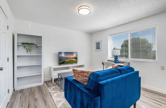 Fresh 1BR/1BA in Downtown Tacoma - 2