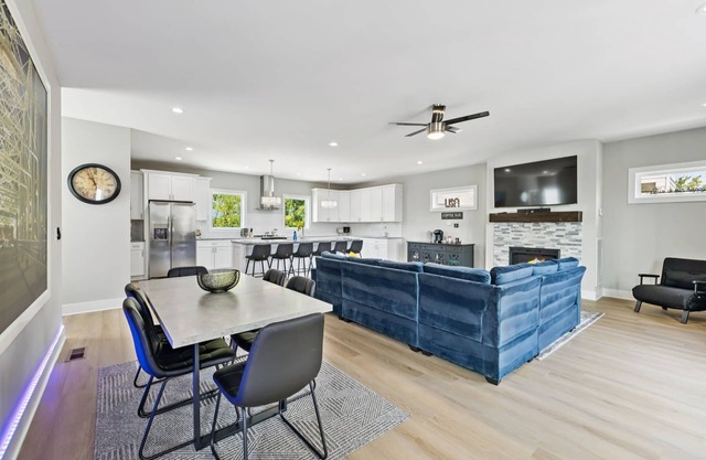 Friends in Skyline Places - Luxurious Brand New Build, Great for Groups, 10 min to Downtown Nash!