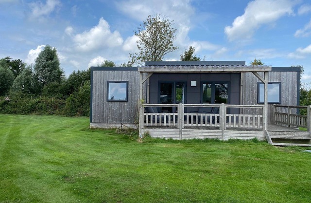 Chalet en Frisia con barco y bicicleta