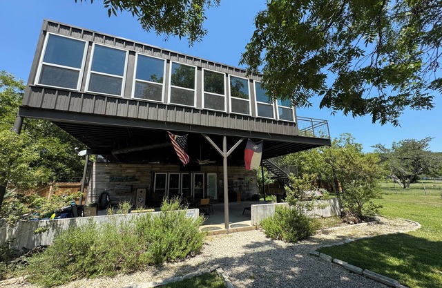 Frio River Paradise, Park Like River frontage, Pets Welcome, Fenced Yard!!