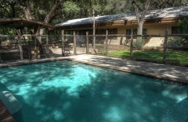 Vacaciones en el río Frio! A poca distancia del río Frio. Piscina privada