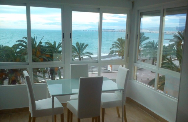 Estudio frontal al mar, sol y playa