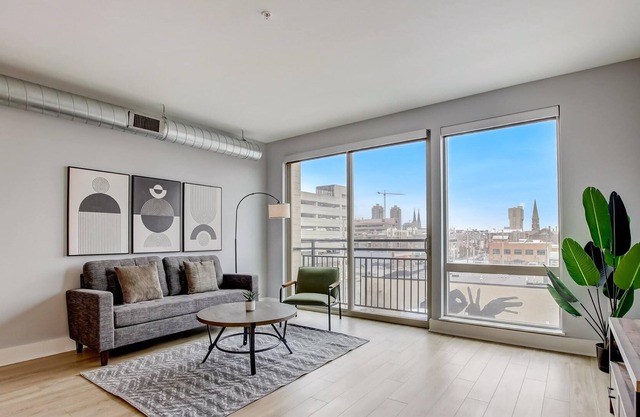 Frontdesk | Studio Apt near Indiana State Museum