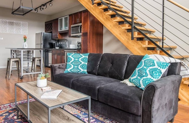 Elegante + moderno 2BR Apt en el centro este