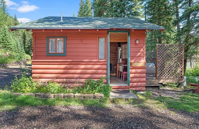 Frontier cabina con Jacuzzi en Spearfish Creek