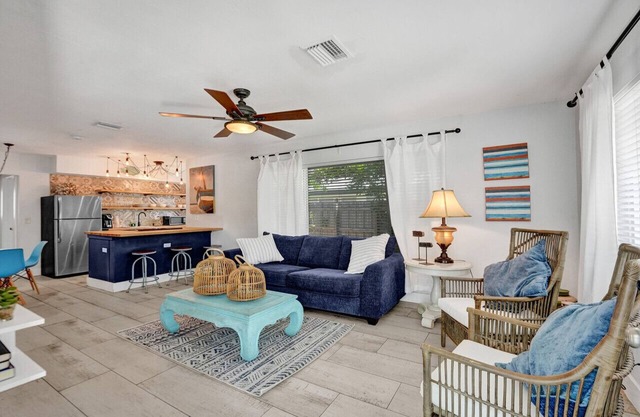 Ft. Lauderdale Beach Artistic Oasis w/ BBQ