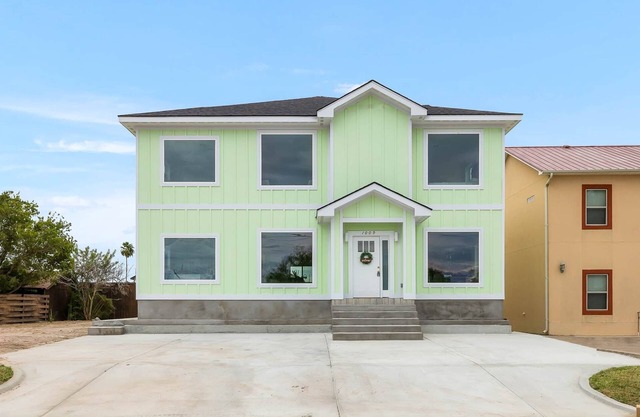 Full Beach House - Sleeps up to 12 in private units each with full kitchens!