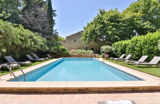 Mas de CHARACTÈRE, grand standing, SWIMMING POOL, enclosed GARDEN, QUIET CHARM & BEAUTY