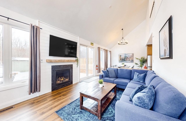 Full triplex near lake & ski lifts with 3 hot tubs, fireplaces, & central AC
