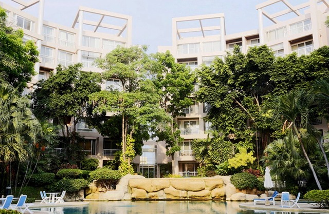 Apartamento generoso en Hua Hin con central y junto a la playa