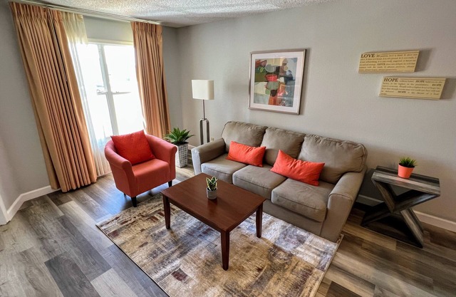 Fully-Equipped Villa Next to Disney!