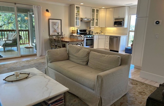 Fully furnished 1 bed in-law apartment at the end of a quiet country lane.....