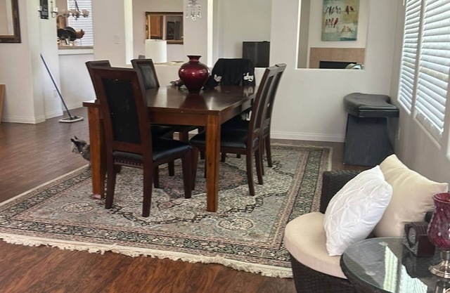 Casa completamente amueblada de 6 dormitorios y 3 baños.