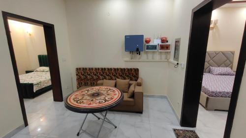 Fully Furnished Luxurious House Bahria Town Lhr