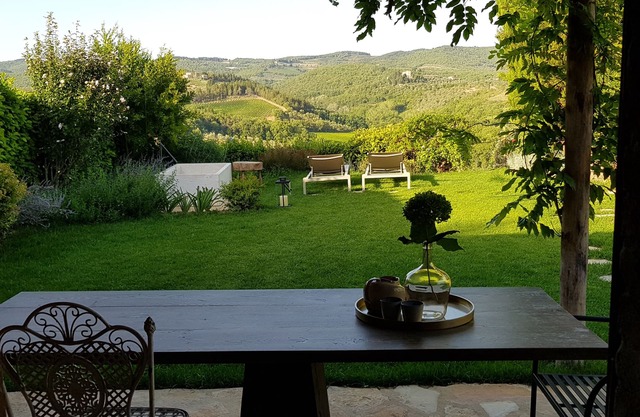 Casa de campo totalmente renovada de Chianti, a 10 minutos de Siena; vistas impresionantes