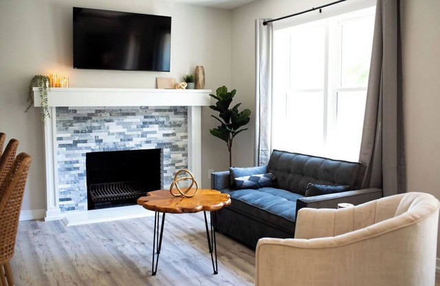 Fully renovated 4 bedroom home in Downtown Overland Park!
