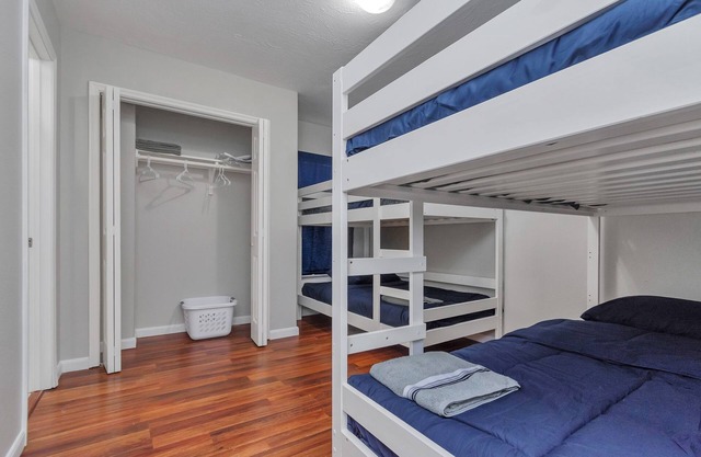 Fully Renovated home / Crashpad