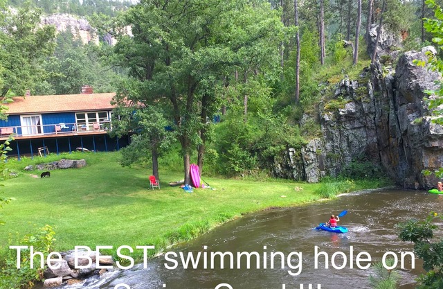 Cabina divertida con vista al mejor pozo de natación en Spring Creek - Stratobowl
