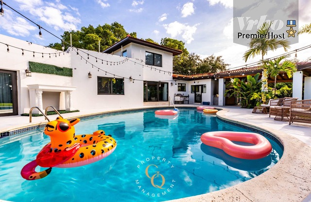 Fun Luxury Villa W/ Pool, Concierge, Yacht and Chef Services!