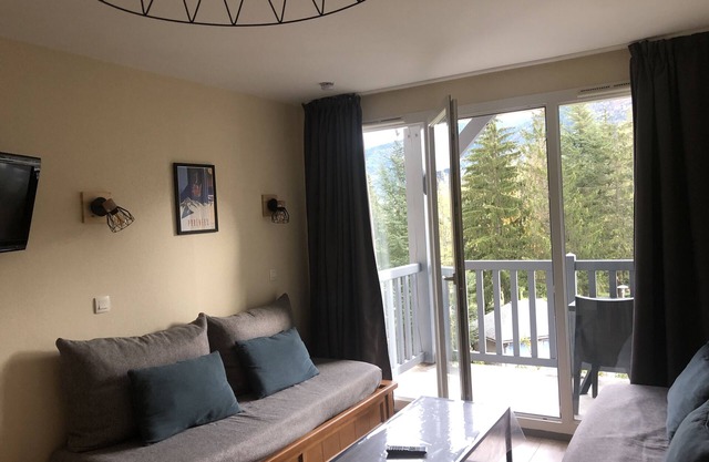 Furnished 3* apartment, sleeps 5, 100 m from gondola.