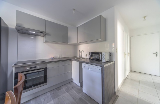 Furnished apartment T4, Near city center, 3 beds, Wifi