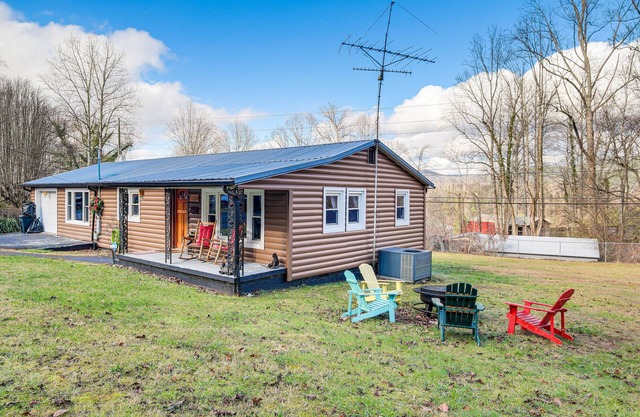 Furnished Deck: Rustic Cabin in Cosby!