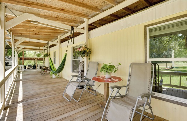 Furnished Outdoor Oasis! 22 Mi to Lake Livingston