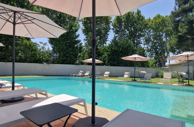Gîtes de Groupe Pour 22 p / Magnifique Mas Provençal Proche Isle sur la Sorgue