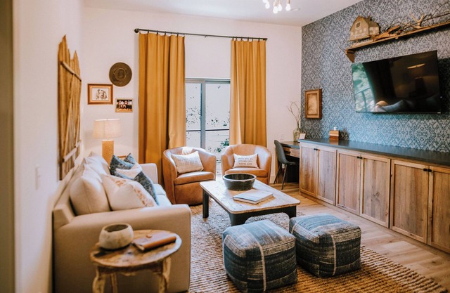 Gaines Ranch on the Square | Cutter’s Quarters | 2 Kings| Sleeps 6 | Wimberley