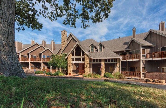 Galena, IL: 1 dormitorio w / chimenea, bañera de hidromasaje, piscina Resort y actividades al aire libre