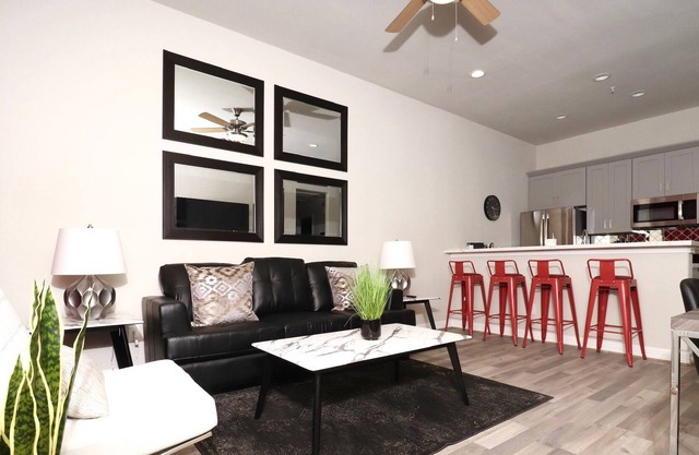 GALLERIA (8 MI)| ECO-FRIENDLY APT| 2 KING BEDROOMS