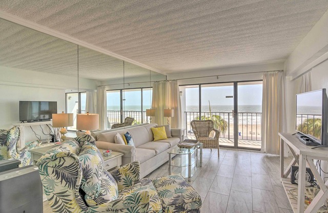 Galveston Oceanfront Condo w/ Balcony + View!