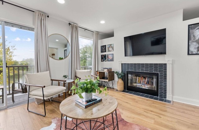 Luxurious, Vibrant Condo by the Stadium - Incredible Views!
