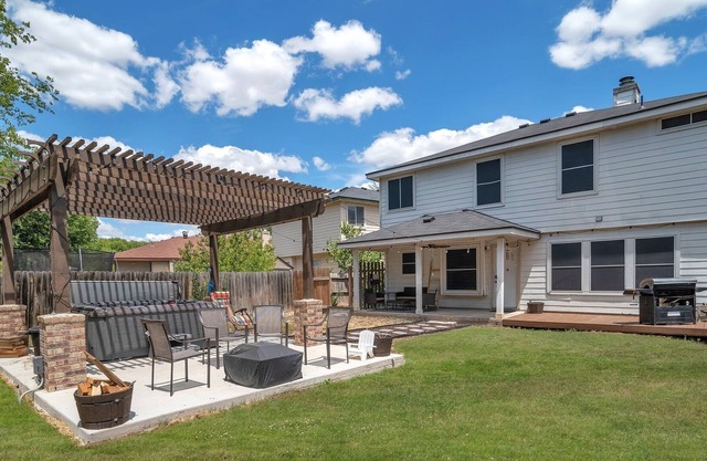 Gameroom! Hot Tub! 25 minutes from Downtown!