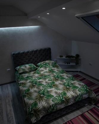 Garden apartment & parking