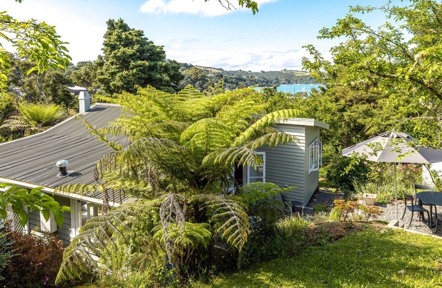 Okahuiti - Stay Waiheke