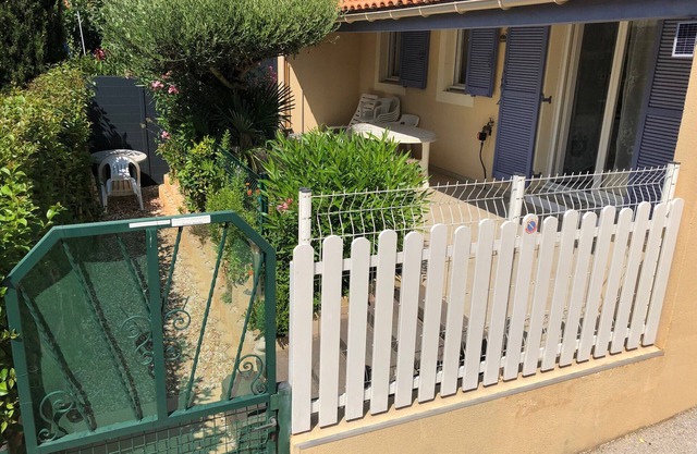 BONITO APARTAMENTO EN PLANTA BAJA CON GRAN AZULEJO DE TERRAZA Y JARDIN