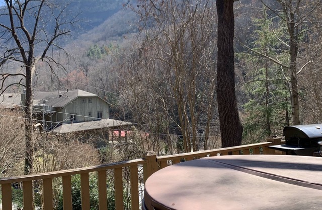 Vista Hermosa del Chalet con Vistas al Jardín - Jacuzzi en la Cubierta - Ideal para Familia